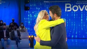 Mara Venier su Raoul Bova a Domenica In: l’insistenza sul bacio