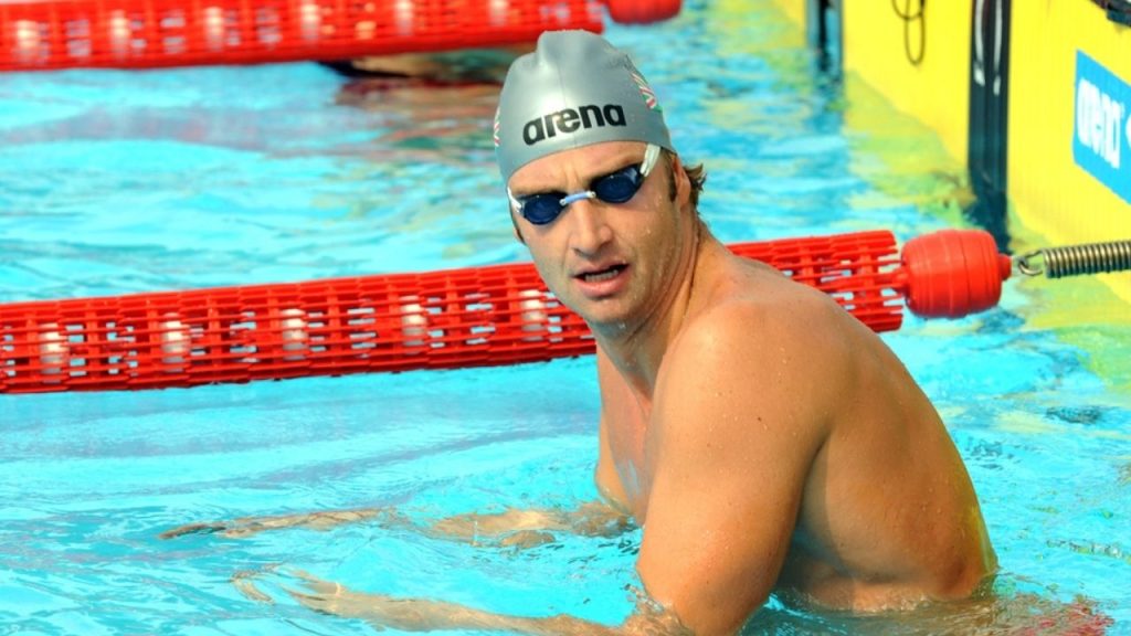 Massimiliano Rosolino ex nuotatore italiano in piscina