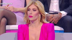 Paola Caruso rivela: “Il padre del bambino non mi ha mai dato un euro”