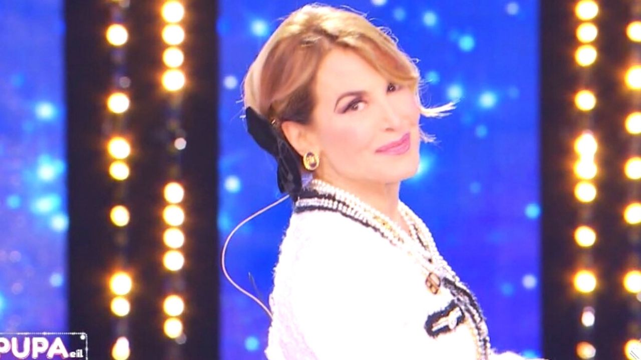La Pupa e il Secchione, anticipazioni: arriva Paola Caruso, ospite Alex Belli 41 Barbara d'Urso La Pupa e il Secchione Show
