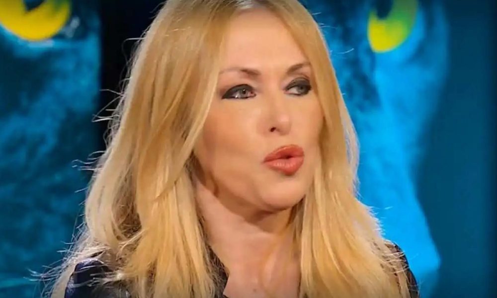Roberta Bruzzone replica al post di Santamaria: “La mia disistima per loro non fa che aumentare”