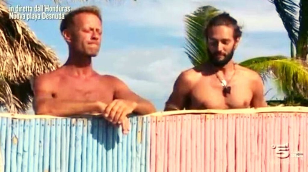 Rocco Siffredi e Alex Belli nudi all'Isola dei Famosi 2015