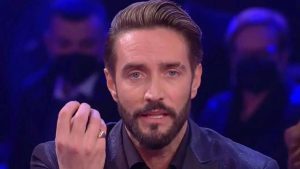 Alex Belli sulla chimica con Soleil: “Non me ne frega più niente”, e non solo