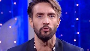 Alex Belli: “Non mettetemi in mezzo a cose vostre”, la replica a Clarissa