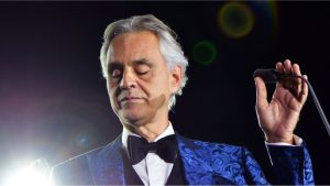 Andrea Bocelli: svaligiata la seconda villa di proprietà del tenore
