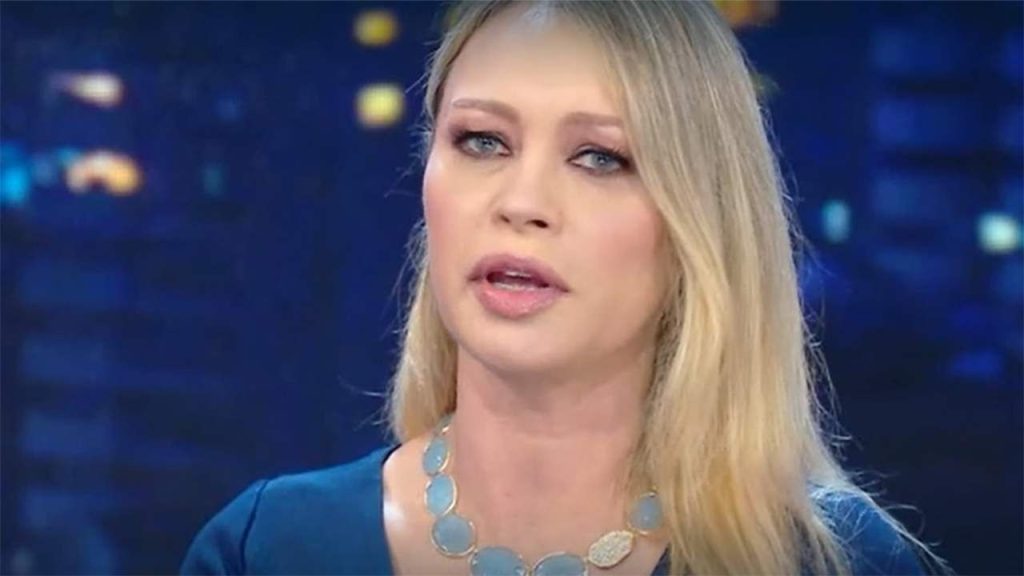 Anna Falchi è tornata single? "Ha fatto la valigia e..." 43 anna falchi