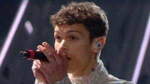 Blanco palpato al concerto, l’accaduto: “Ho visto la mano della ragazza”