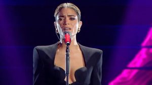 Roberto Alessi, la frecciatina su Elodie: “Balla? Muove la gamba”