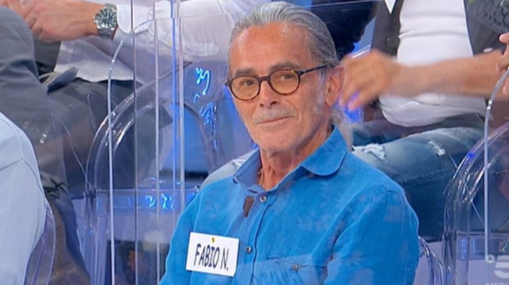 Uomini e Donne, Tina finisce nel mirino di Fabio N: "Hai il piede di porco!" 43 Fabio N fotografo Uomini e Donne