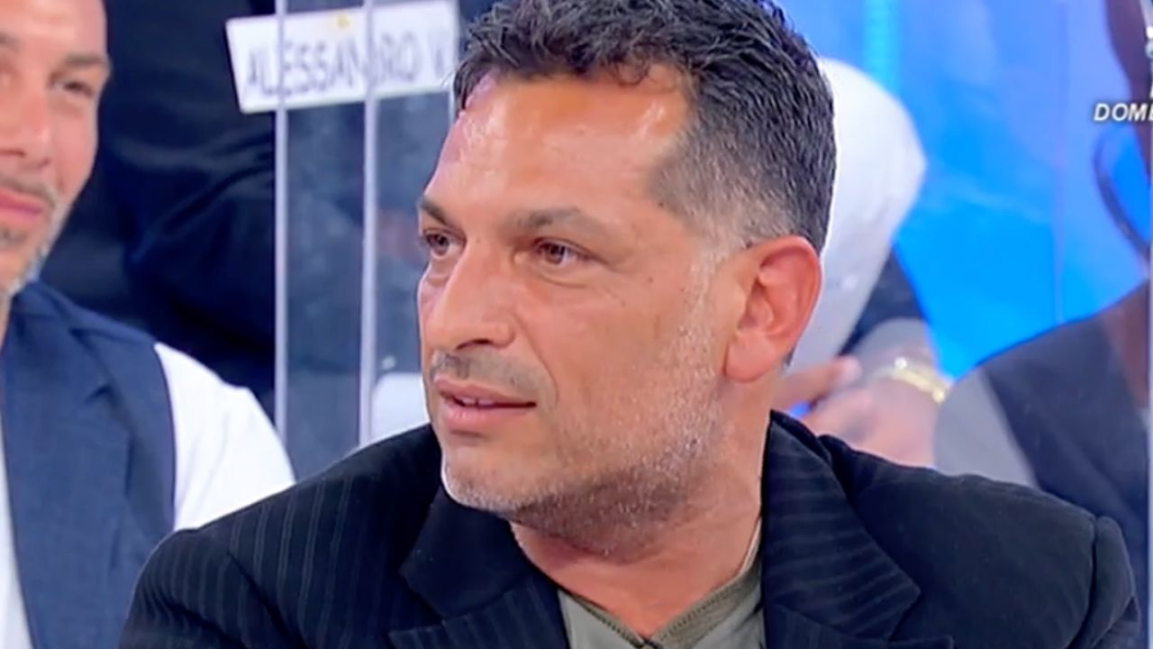 Maria De Filippi demolisce Gianluca: "Usciresti con me? Sono i soldi che cambiano?" 41 Gianluca a Uomini e Donne