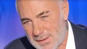 Gianluca Vacchi: “Alza la voce e chiede scusa”, lo staff smentisce le accuse
