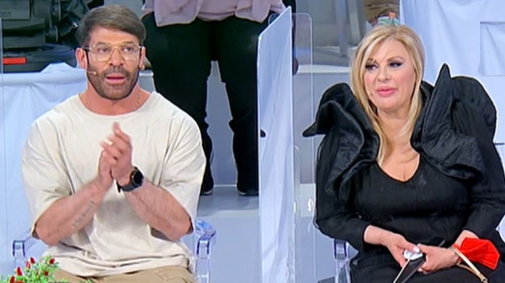 Gianni Sperti e Tina Cipollari sfilata dolce e piccante Uomini e Donne