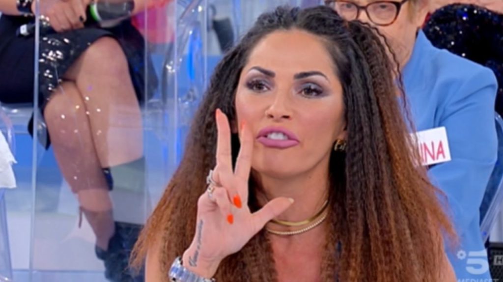 Ida e Riccardo, caos in studio: tremori e lacrime a Uomini e Donne 43 Ida Uomini e Donne