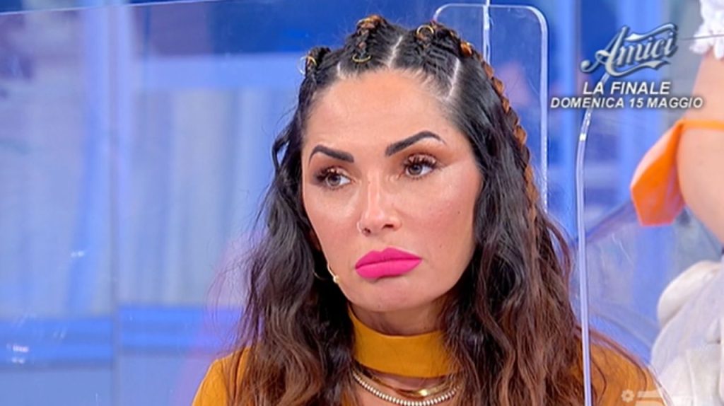 Uomini e Donne | Riccardo viene smascherato e deve allontanarsi da Ida 43 Ida Platano Uomini e Donne