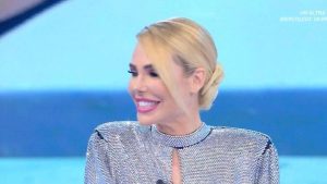 Ilary Blasi: “Io me perdo, so stanca”, il commento sulle gaffe all’Isola