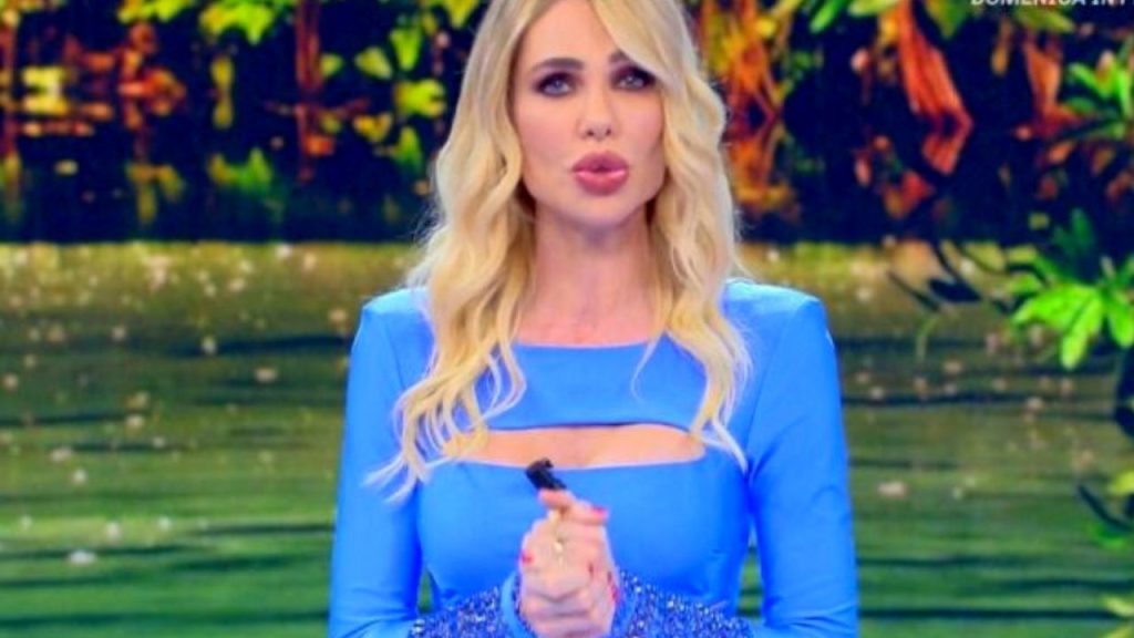 Vladimir Luxuria punge Lory Del Santo: la battuta in diretta 43 Isola dei Famosi Ilary Blasi