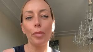 Karina Cascella esulta per l’abolizione del Reddito di Cittadinanza: “Andate a lavorare!”