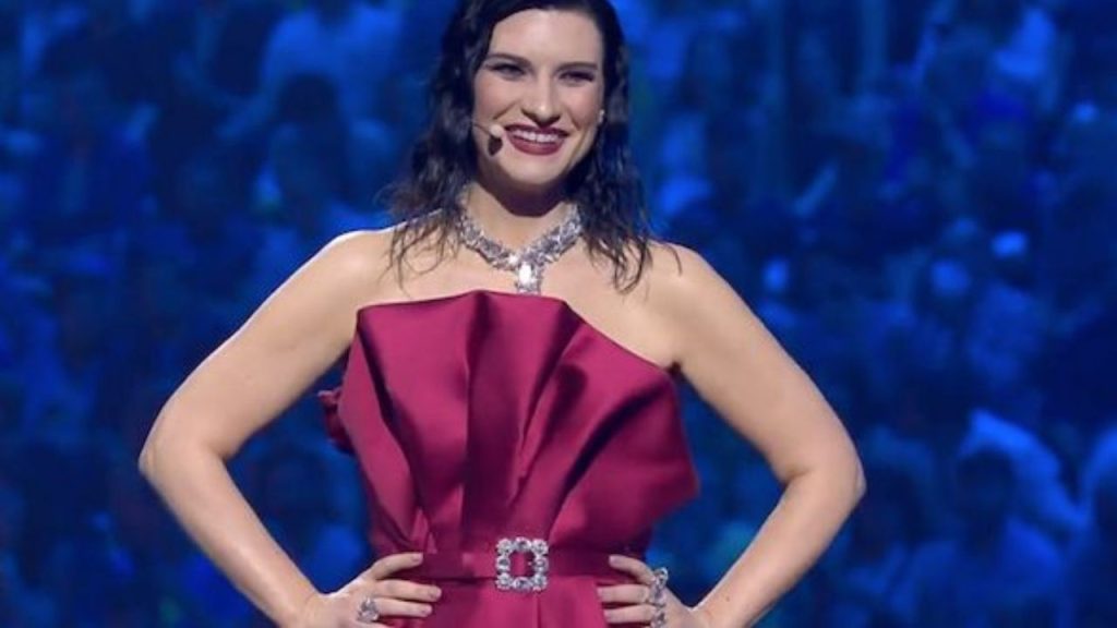 La critica a Laura Pausini: "Vestita non tenendo conto della bilancia" 43 laura pausini