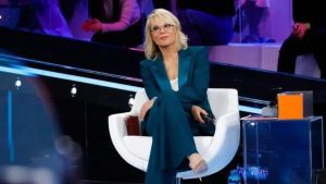 Finale di Amici spostata: il cambio di programmazione per l’Eurovision