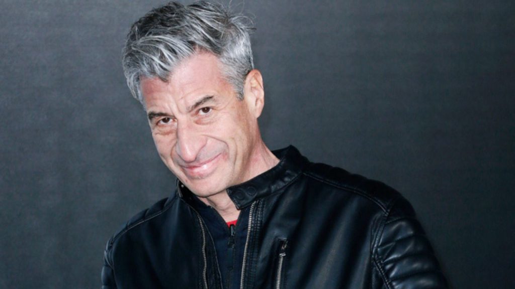 Cattelan accusato di plagio: lui non ci sta e chiede 5 milioni di risarcimento 42 cattelan