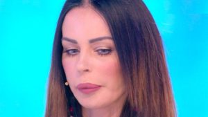 Nina Moric replica a Corona e si rivolge a Carlos: “Non sei vittima”