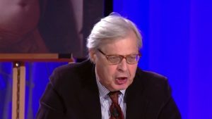 Sgarbi, il tapiro da Striscia: “Ho pensato a un pugno per atterrare Mughini”