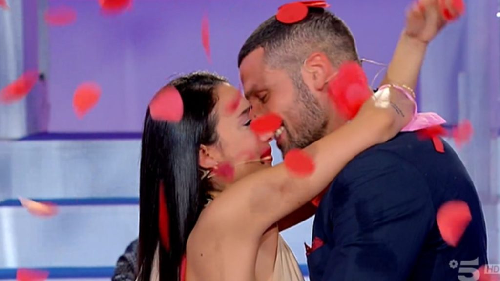 Luca, atto finale: il tronista di Uomini e Donne ha scelto 45 Luca e Soraia