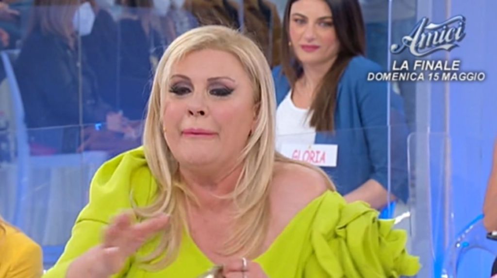 "Un mezzo cesso": Tina perde il controllo per le parole del cavaliere 44 tina cipollari uomini e donne