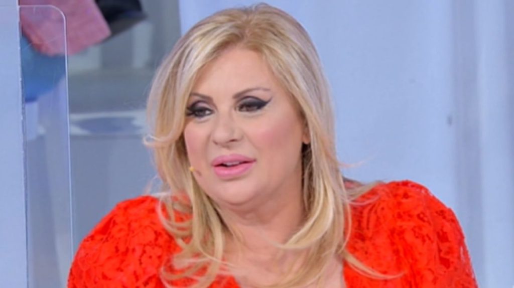 Uomini e Donne, Tina contro Pinuccia: "Ma vai aff***ulo" 43 Tina Cipollari Uomini e Donne contro Pinuccia