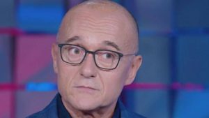 “Avevo una cotta per te”: Signorini risponde alla dichiarazione