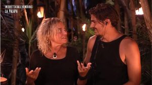 Cucolo perde le valigie: “Starà con l’asciugamano”, replica Lory Del Santo