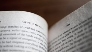 George Orwell, il Grande Fratello: la grandezza di 1984