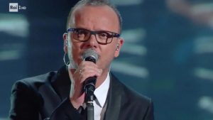 Gigi D’Alessio, l’indiscrezione: verso il sabato sera di Rai1