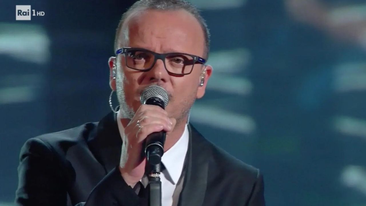 Gigi D'Alessio, l'indiscrezione: verso il sabato sera di Rai1 41 gigi dalessio