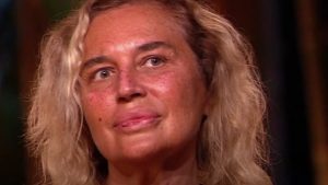 Lory Del Santo e gli “auto-commenti” su Instagram: la pezza dello staff è peggio del buco