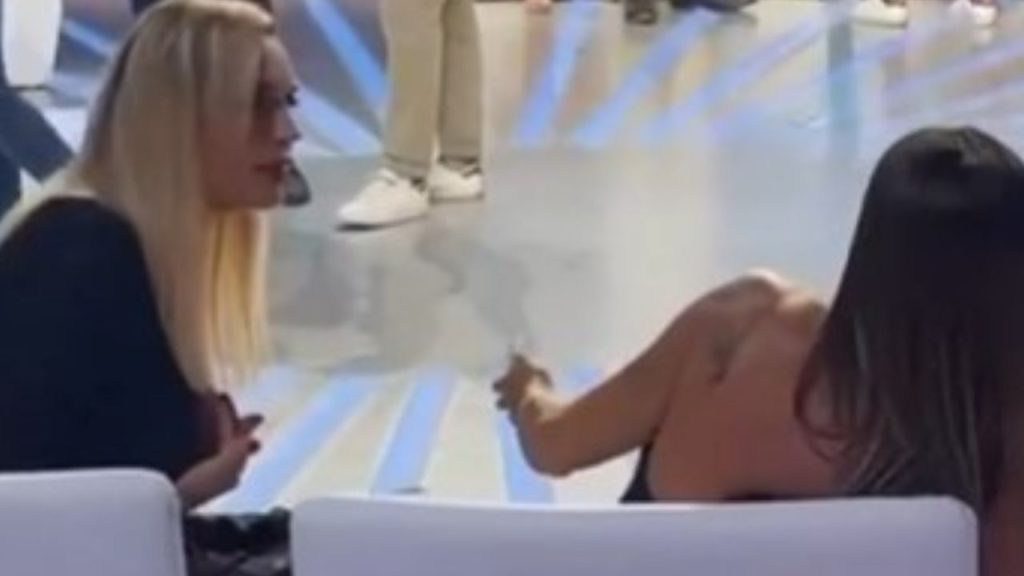 Lory Del Santo e Guendalina Tavassi litigano durante la pubblicità il video all'isola dei famosi