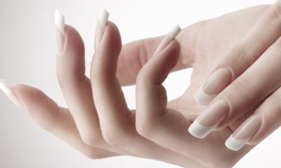 Unghie nude moda estate 2022