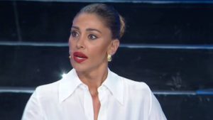 Belén: “Se parli di me e mia figlia ti denuncio”, la minaccia a Spinalbese