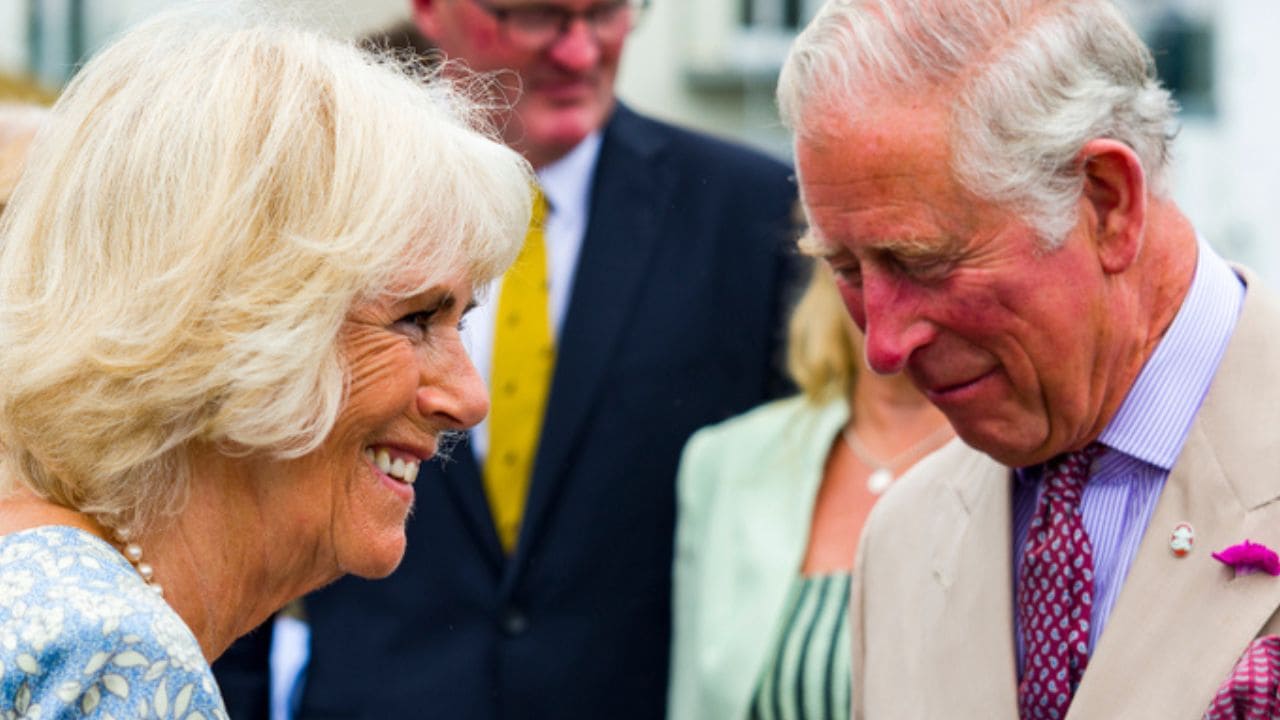 Camilla accuse razzismo libro