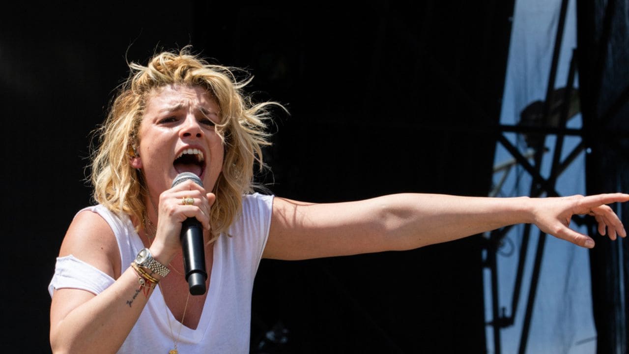 Emma Marrone cavalletta