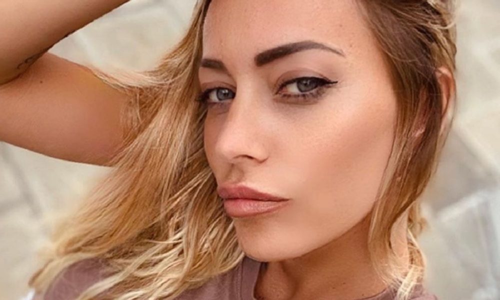 Karina Cascella risponde alle critiche dopo la chirurgia estetica: “Lo faccio punto e basta!”