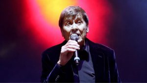 Gianni Morandi a Sanremo: cosa gli ha detto Amadeus al telefono