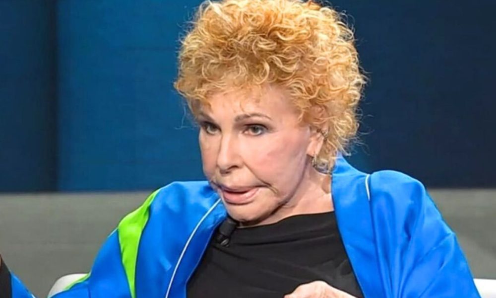 Ornella Vanoni, la particolare lezione di poker: l’aneddoto su Mina