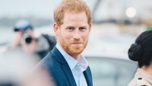 Principe Harry, il nuovo libro: “Dovrebbe rendere nervosa la famiglia reale”