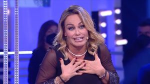 Sonia Bruganelli: la proposta di fare entrare al GF Vip una donna incinta