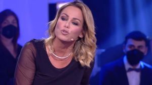 Sonia Bruganelli: “Che schifo”, il commento al gossip su Ilary Blasi