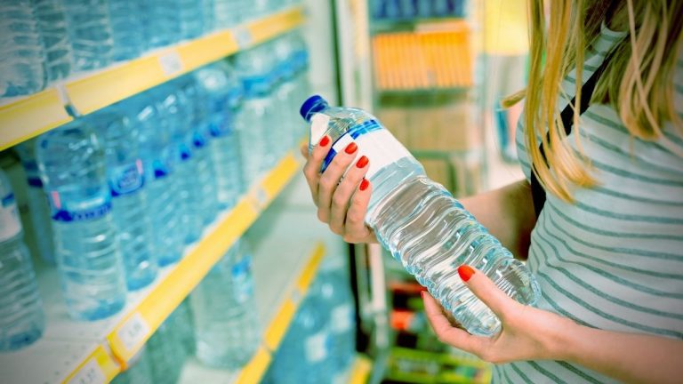 Acqua frizzante gassata supermercato co2