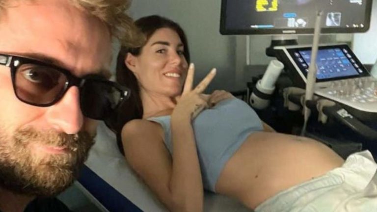 Bianca Atzei Stefano corti bambino corna