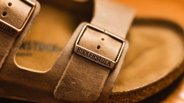 Birkenstock scarpe brutte provocazione