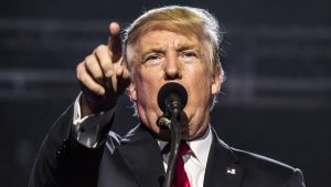 L’FBI irrompe in casa di Donald Trump: sequestrati documenti riservati
